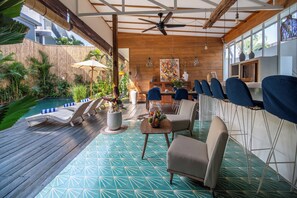 Outdoor dining - Splendid Villa Shakti Canggu Boho chic 3bd & Pool (Canggu)