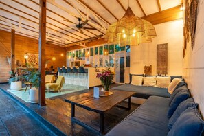 المنشأة من الداخل