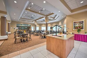 Dining - Suites at Lake Buena Vista close Disney Spring (Orlando)