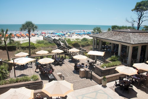 Sea Pines -Spacious & Renovated, Heart of Harbour Town, Pet Friendly