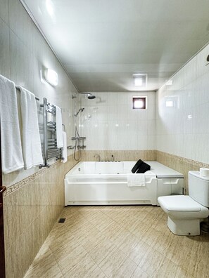 Premium bedding, down duvets, Select Comfort beds, minibar - De Villa Hotel (Samarkand)