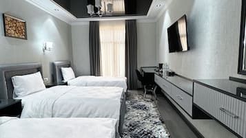 Habitación triple Deluxe, 3 habitaciones | Ropa de cama de alta calidad, edredón, camas Select Comfort y minibar