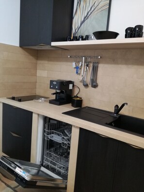 Fridge, microwave, stovetop, dishwasher - Tiny villa Relax (Žrnovo)