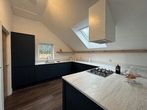 Fridge, microwave, oven, dishwasher - Derwent; woodland lodge for 6 with hot tub, BBQ, near Alton Towers. (Stoke-on-Trent)