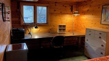 4 bedrooms, desk, iron/ironing board, WiFi