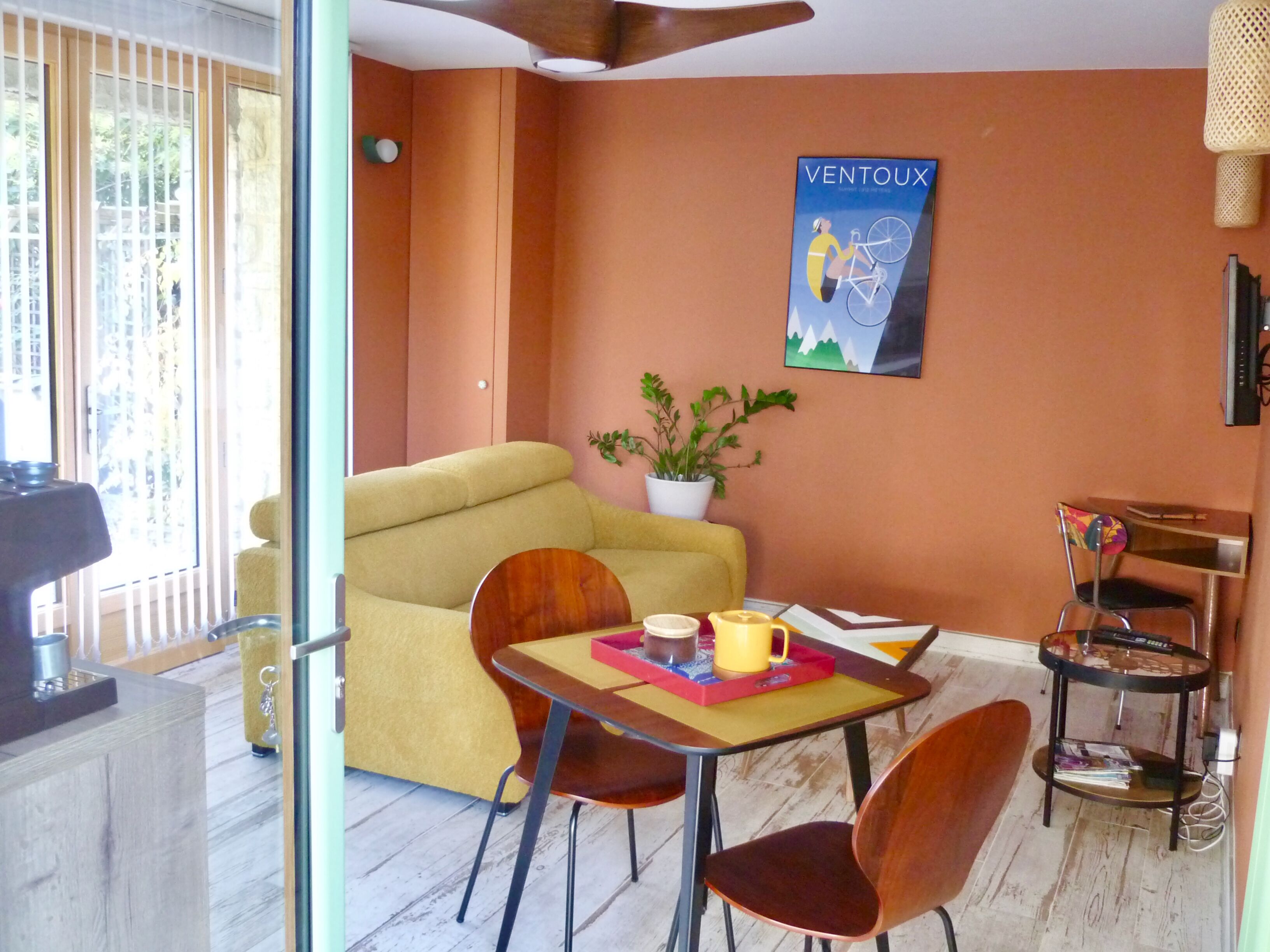 Invitation à La Détente Au Pied Du Mont Ventoux - Carpentras