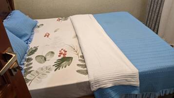 Luxury Apartment | 3 bedrooms, iron/ironing board, free WiFi