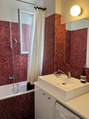 A bathroom with a shower, a sink, and a mirror. - 2 bedrooms apartment in the center of Paris, near Le Marais (Paris)
