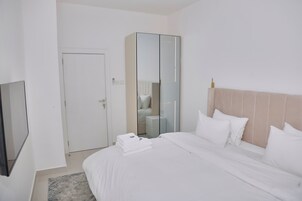 2 bedrooms, individually furnished, iron/ironing board, free WiFi