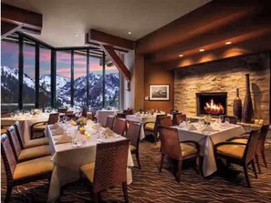 Dining - Everline Resort and Spa 2 Queen Valley View (Olympic Valley)