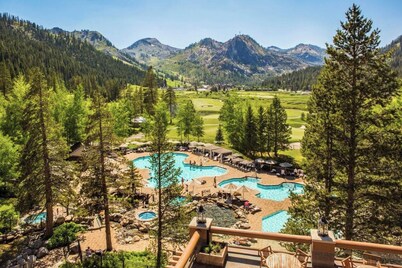 Everline Resort and Spa 2 Queen Valley View