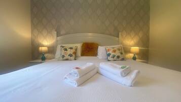 5 soverom, safe på rommet, strykejern/-brett og reiseseng for barn