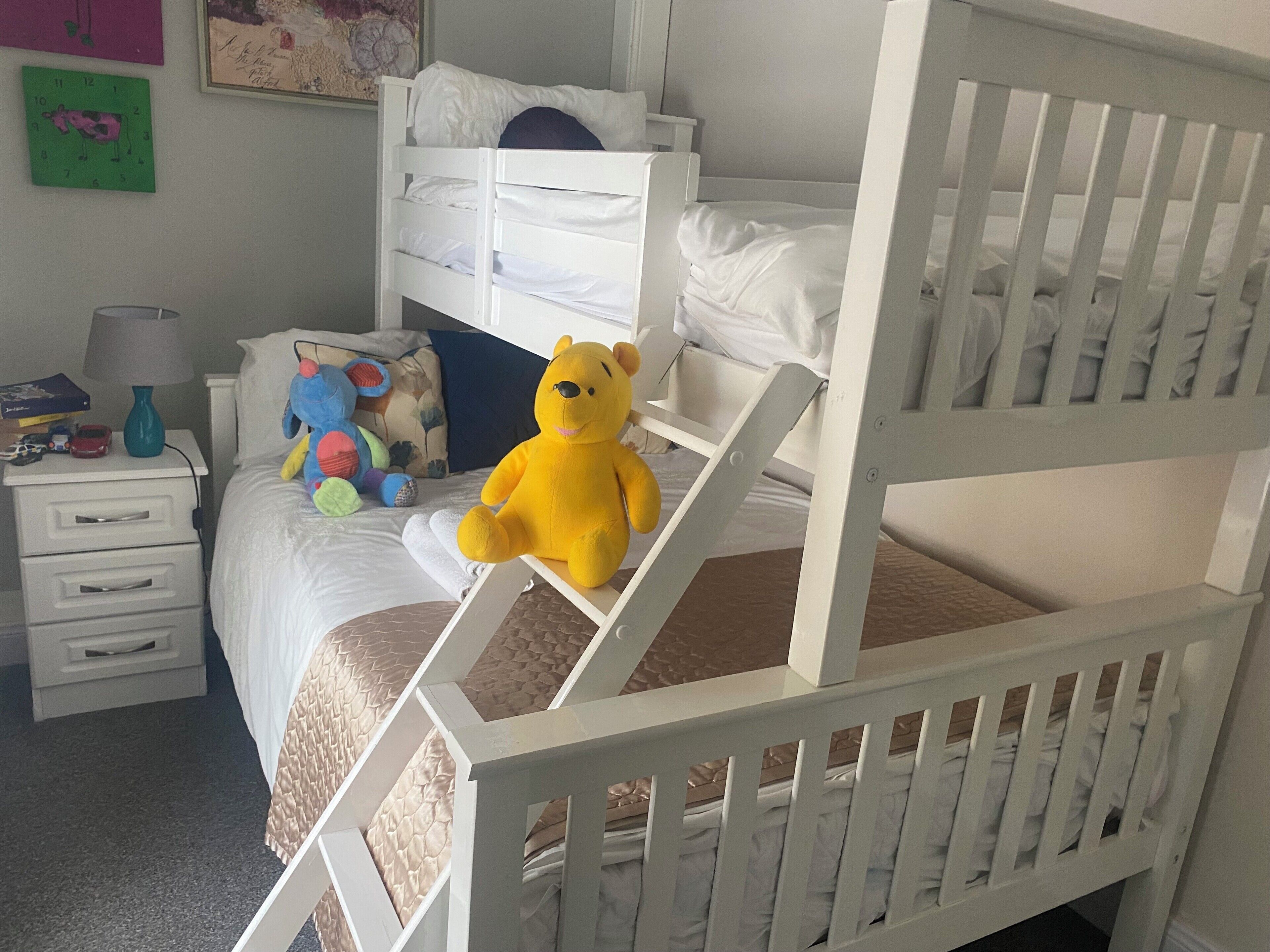 5 slaapkamers, een kluis op de kamer, een strijkplank/strijkijzer