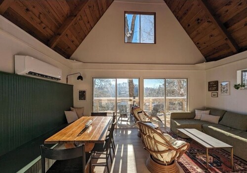 Charming Norris Lake Cabin with views and boat slip @ Marina!