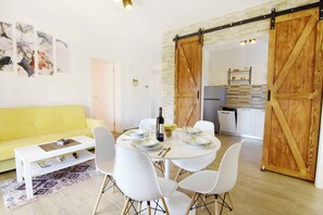 Interior - Holiday apartment with swimming pool in a quiet neighbourhood (Čepljani)