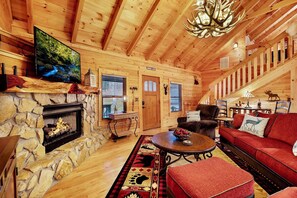 Una Smart TV, una chimenea, un futbolín