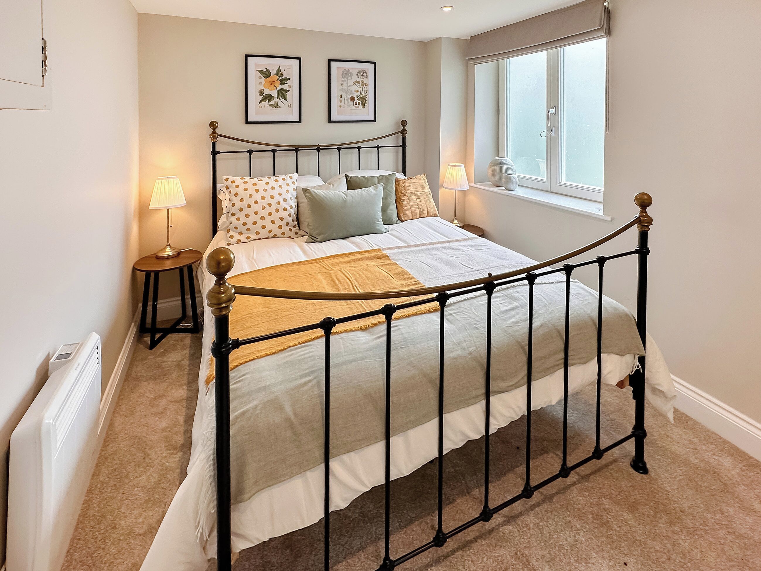2 bedrooms, WiFi (free), bed sheets