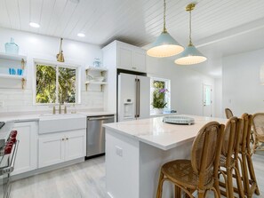 ميكروويف، فرن، موقد طهي مسطح، غسالة أطباق