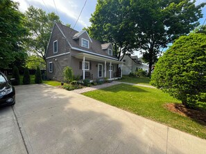 Exterior - Central Saratoga Gem-Minutes to Track, SPAC & More (Saratoga Springs)