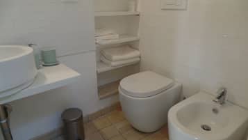 Apartment, Patio, Courtyard View | Bathroom