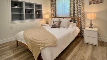 4 bedrooms, iron/ironing board, WiFi, bed sheets