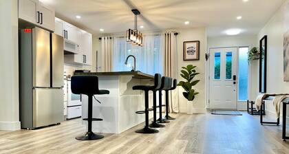 Hillside Hideaway - Up By The Ravine w/ 5 Minute Walk to Little Beach