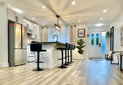 Hillside Hideaway - Up By The Ravine w/ 5 Minute Walk to Little Beach