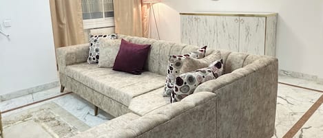 Apartment, 3 Bedrooms, Accessible, Smoking | Living area
