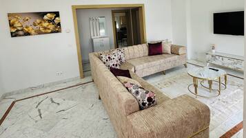 Apartment, 3 Bedrooms, Accessible, Smoking | Living area