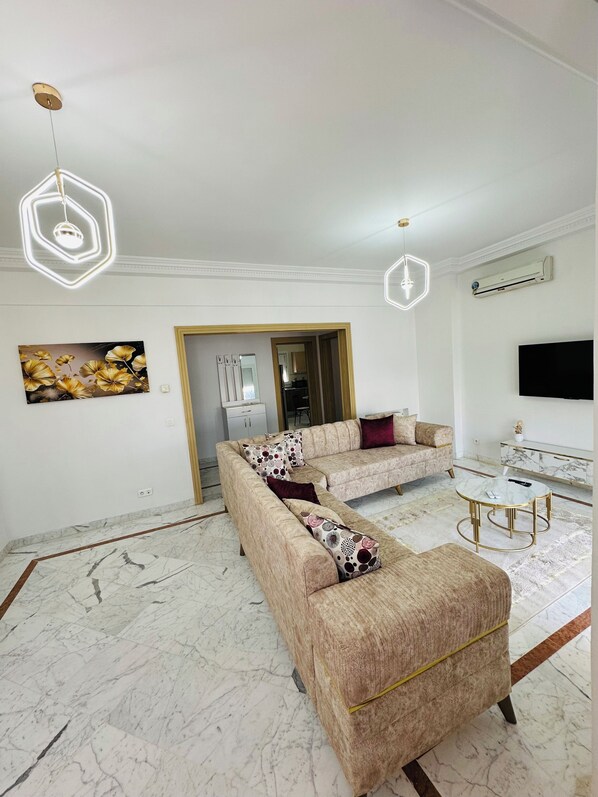 Apartment, 3 Bedrooms, Accessible, Smoking | Living area