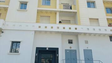 Apartment, 3 Bedrooms, Accessible, Smoking | Exterior