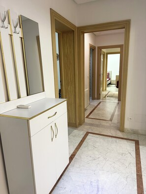 Apartment, 3 Bedrooms, Accessible, Smoking | Interior