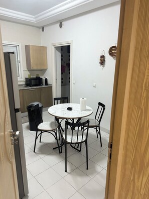 Appartement, 3 chambres, accessible aux personnes à mobilité réduite, fumeurs | Restauration