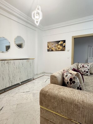 Apartment, 3 Bedrooms, Accessible, Smoking | Living area