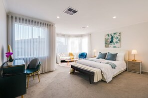 6 bedrooms, desk, iron/ironing board, WiFi