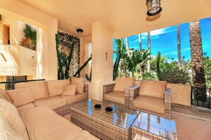 Terrace/patio - Gorgeous Apartment, 3BR Pool Terrace (Estepona)