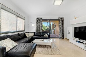 TV - Gorgeous Apartment, 3BR Pool Terrace (Estepona)