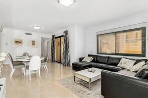 TV - Gorgeous Apartment, 3BR*Pool*Terrace (Estepona)