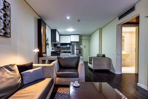 TV - Superior apartment with 1 queen bed. (São Paulo)