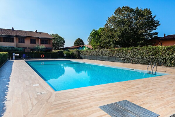 Seasonal outdoor pool - Artemisia B1 Apartment - Wonderful Italy (Sirmione)