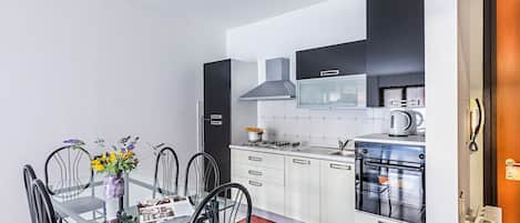 Apartment | Private kitchen | Full-sized fridge, microwave, oven, stovetop