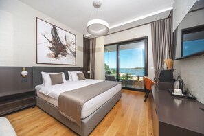 高級雙人或雙床房, 露台, 海景 | 房內夾萬、免費 Wi-Fi、床單