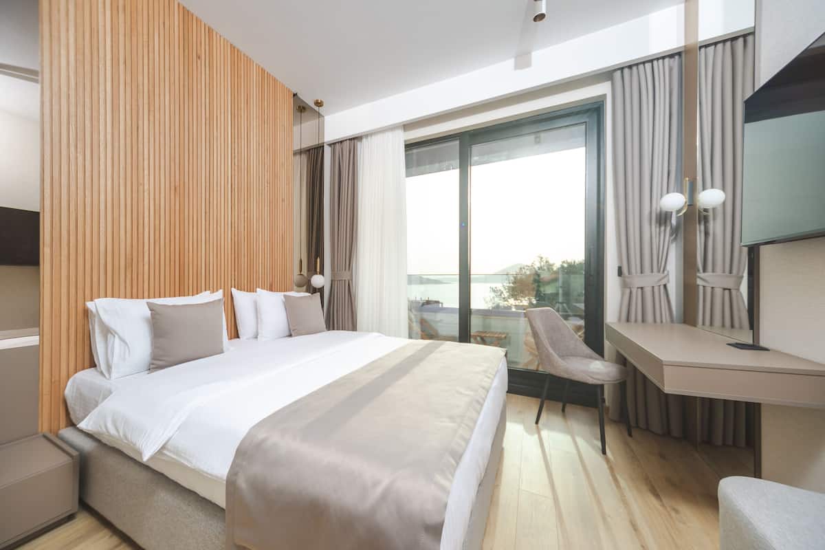 Appartement Deluxe, balcon, vue mer | 1 chambre, coffres-forts dans les chambres, Wi-Fi gratuit, draps fournis