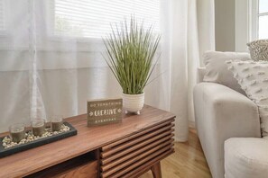 Interior - Beautiful Apt Blocks from the River Walk!
(Tampa)