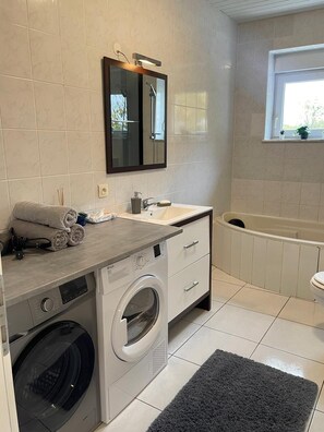 Hair dryer, towels, soap, toilet paper - The beautiful Unicorn (SAVERNE)