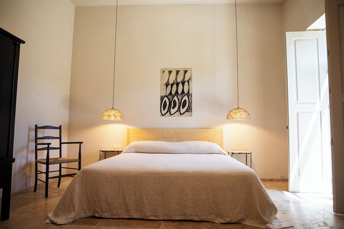 Habitación doble exclusiva, 1 cama King size, tina | 1 habitación, sábanas de algodón egipcio y ropa de cama de alta calidad