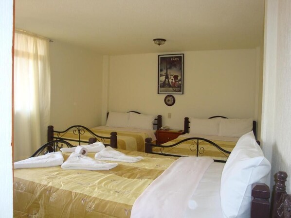 Chambre Triple Familiale, balcon, vue ville