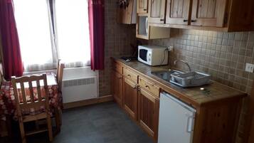 Fridge, oven