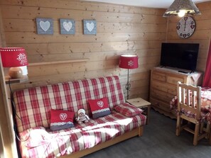 Living area - Wifi, up to 350m from the cable cars, first floor, parking, tv (Les Gets)