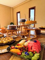 Free daily buffet breakfast